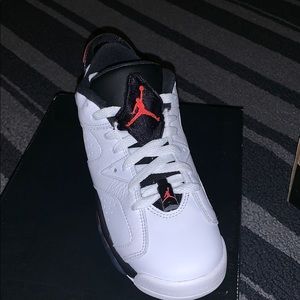 Beautiful Retro 6’s Low 💜